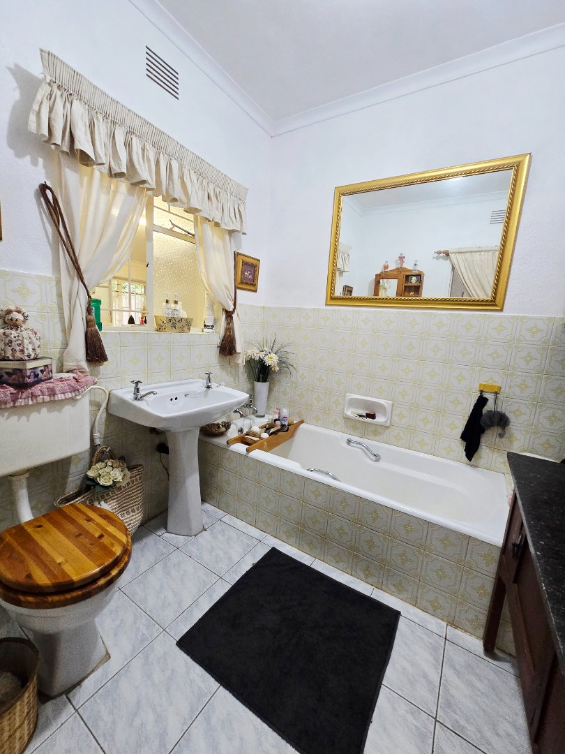 5 Bedroom Property for Sale in La Hoff North West